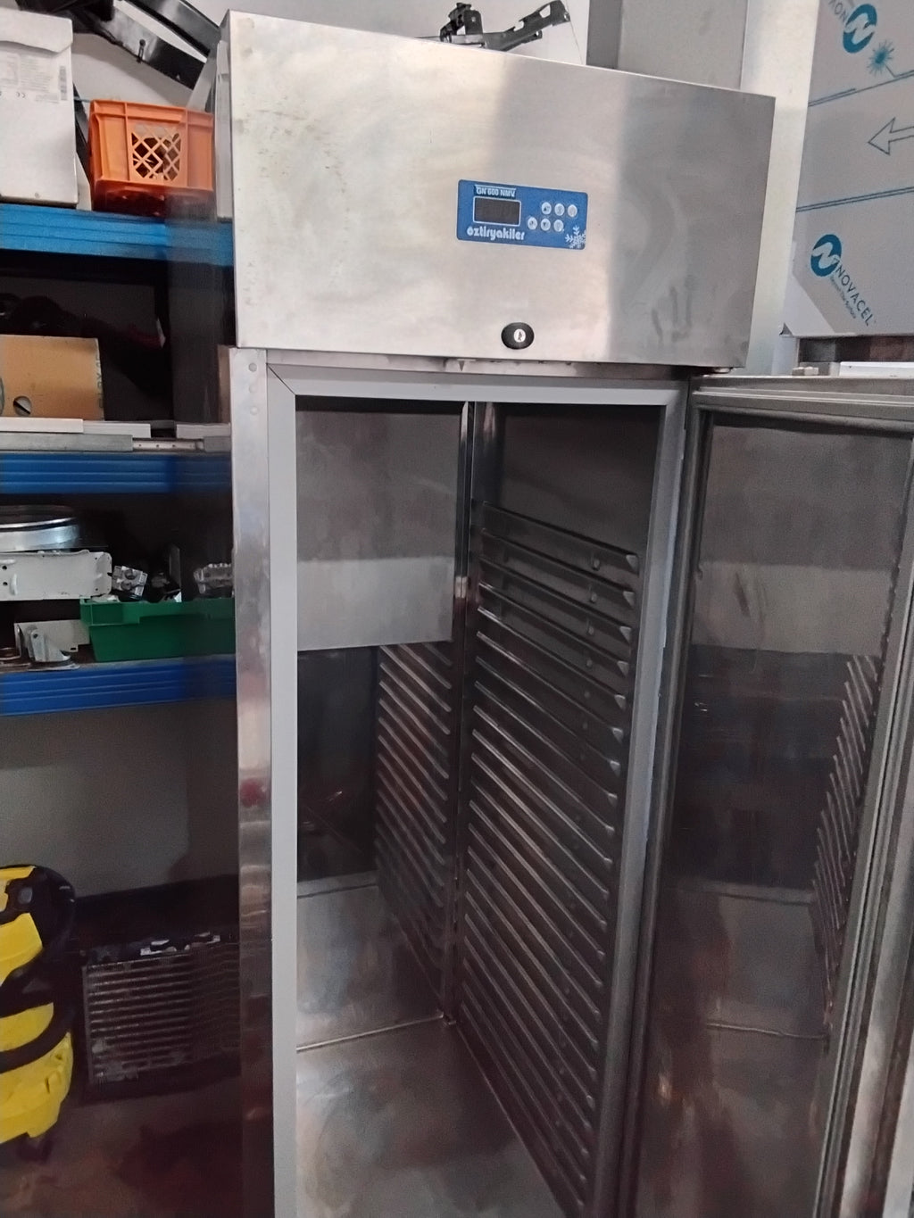 Öztiryakiler Kühl Schrank