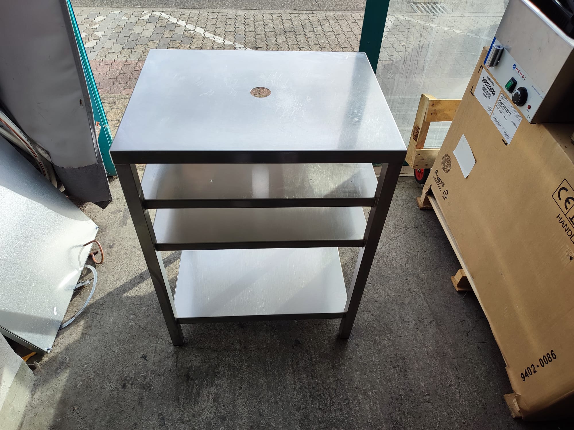 Profi Edelstahl-Arbeitstisch mit 2 Grundböden - Robuster Gastronomie-Tisch, ca. 60x50x85 cm (Gebraucht)
